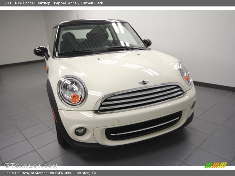 Pepper White / Carbon Black 2013 Mini Cooper Hardtop