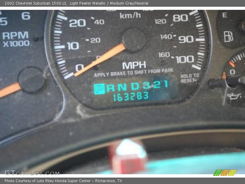 Light Pewter Metallic / Medium Gray/Neutral 2002 Chevrolet Suburban 1500 LS
