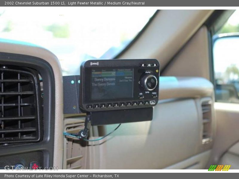 Light Pewter Metallic / Medium Gray/Neutral 2002 Chevrolet Suburban 1500 LS