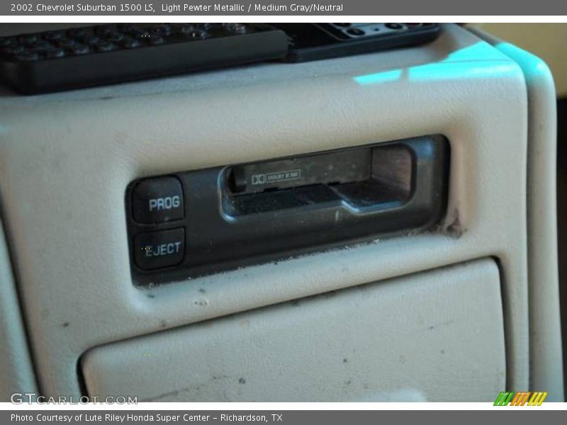 Light Pewter Metallic / Medium Gray/Neutral 2002 Chevrolet Suburban 1500 LS