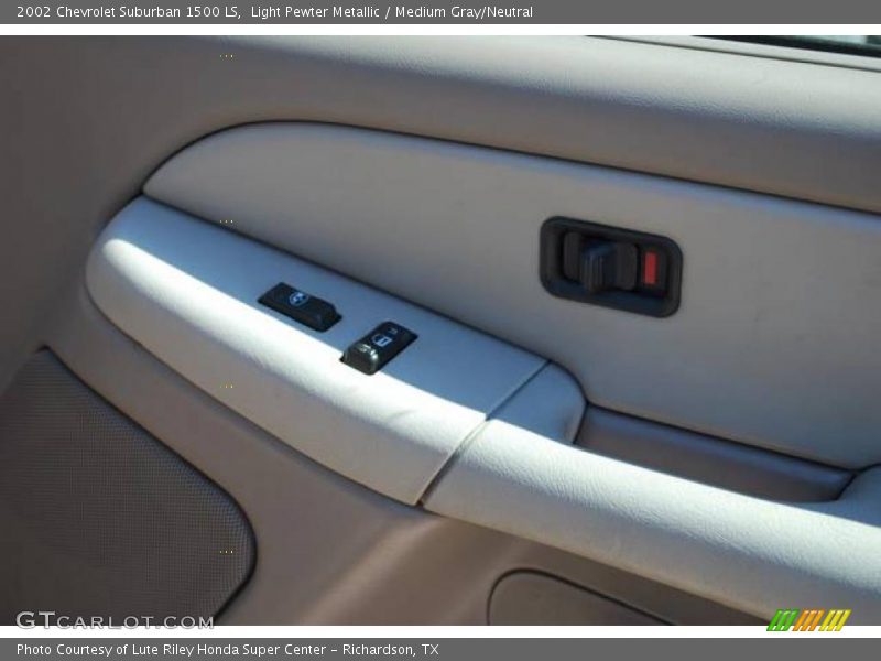 Light Pewter Metallic / Medium Gray/Neutral 2002 Chevrolet Suburban 1500 LS