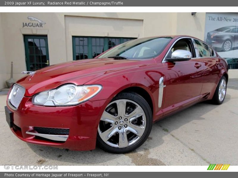 Front 3/4 View of 2009 XF Luxury