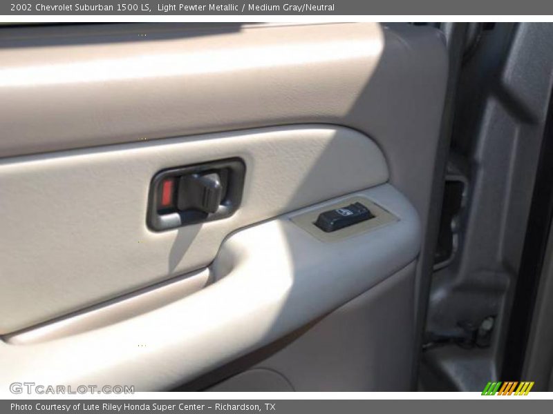Light Pewter Metallic / Medium Gray/Neutral 2002 Chevrolet Suburban 1500 LS