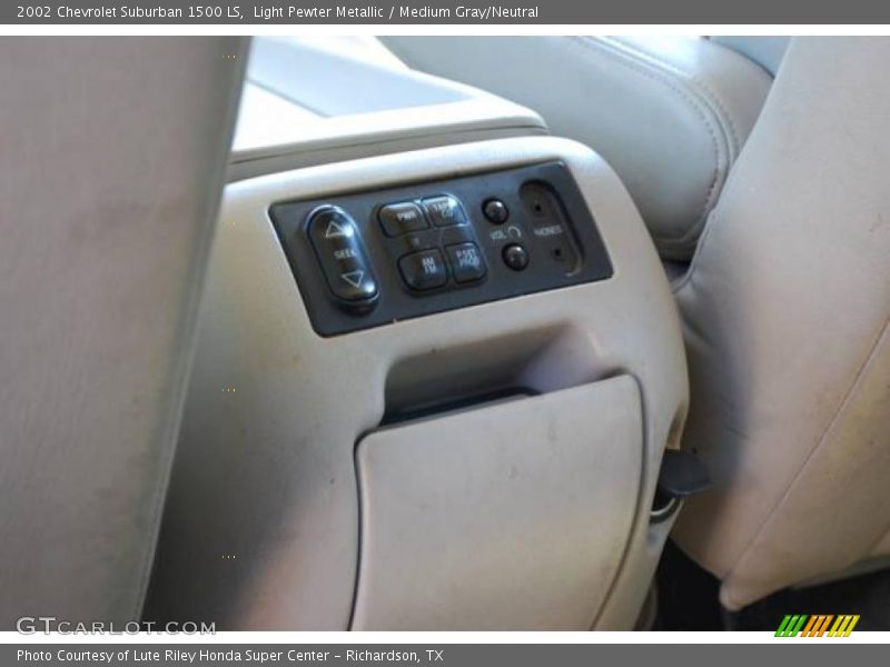 Light Pewter Metallic / Medium Gray/Neutral 2002 Chevrolet Suburban 1500 LS