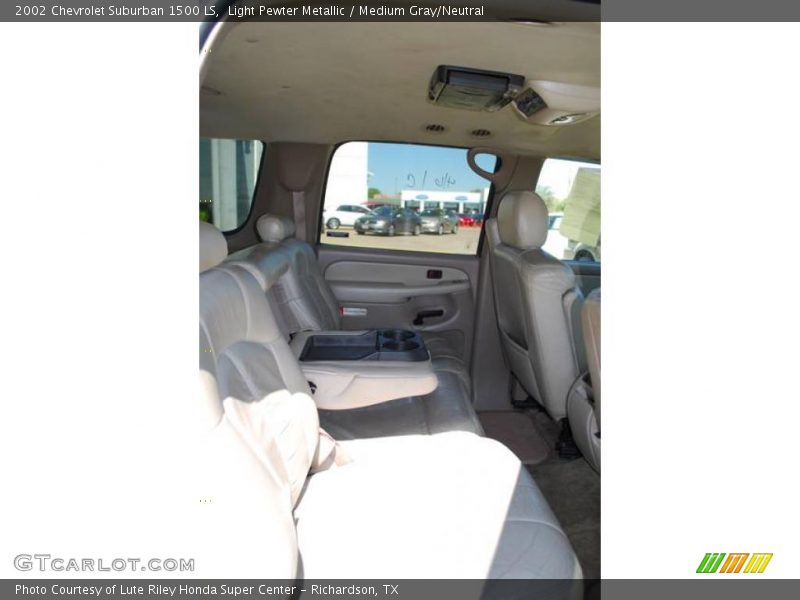 Light Pewter Metallic / Medium Gray/Neutral 2002 Chevrolet Suburban 1500 LS