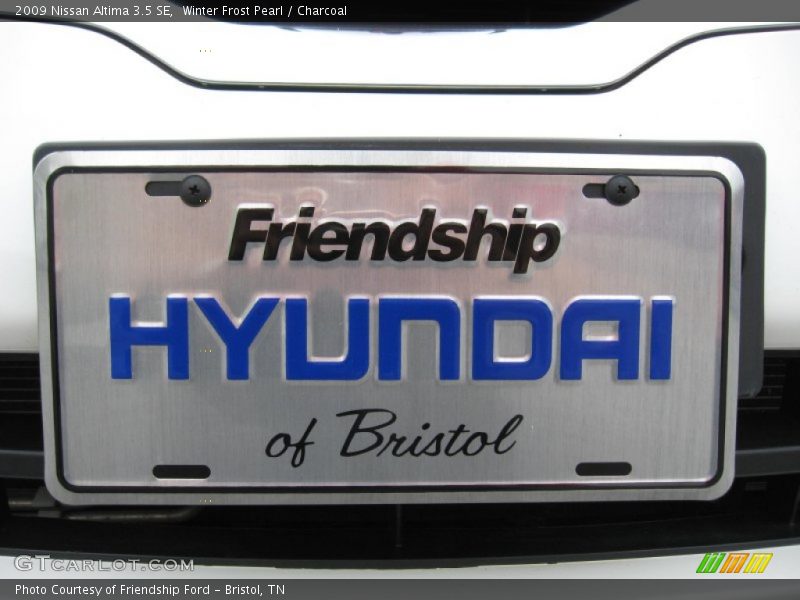 Winter Frost Pearl / Charcoal 2009 Nissan Altima 3.5 SE