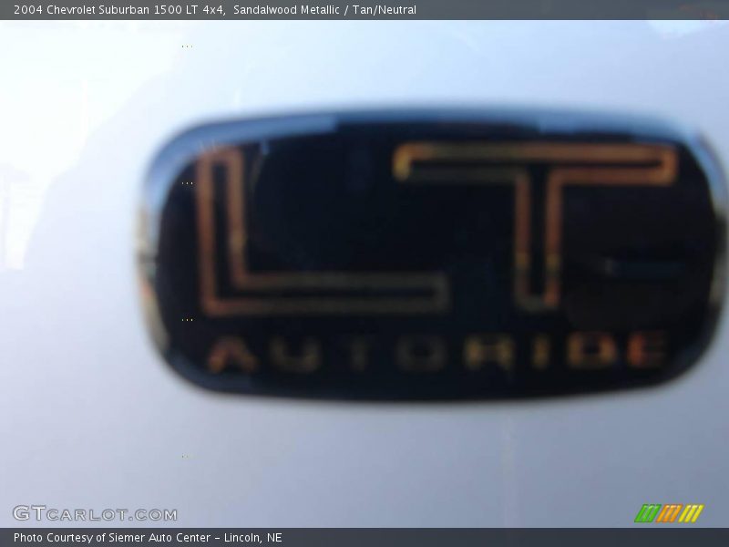 Sandalwood Metallic / Tan/Neutral 2004 Chevrolet Suburban 1500 LT 4x4