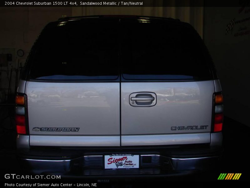 Sandalwood Metallic / Tan/Neutral 2004 Chevrolet Suburban 1500 LT 4x4