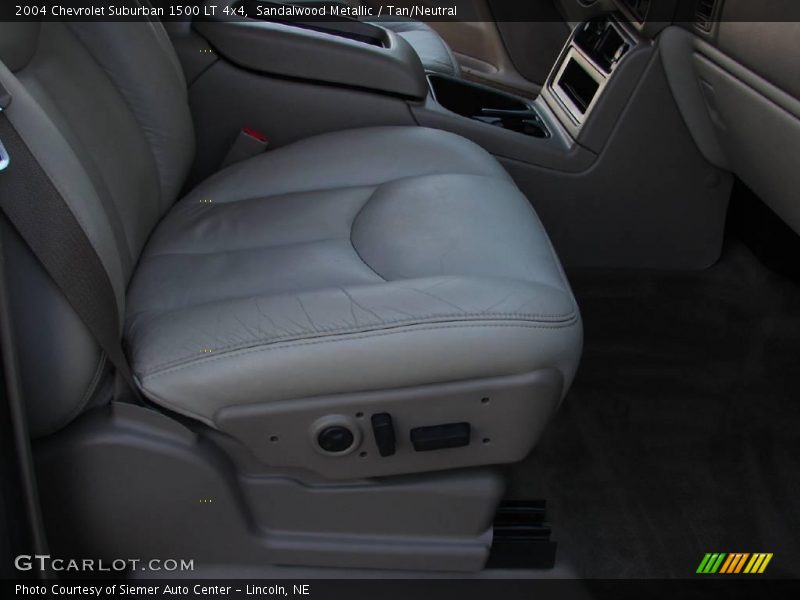 Sandalwood Metallic / Tan/Neutral 2004 Chevrolet Suburban 1500 LT 4x4