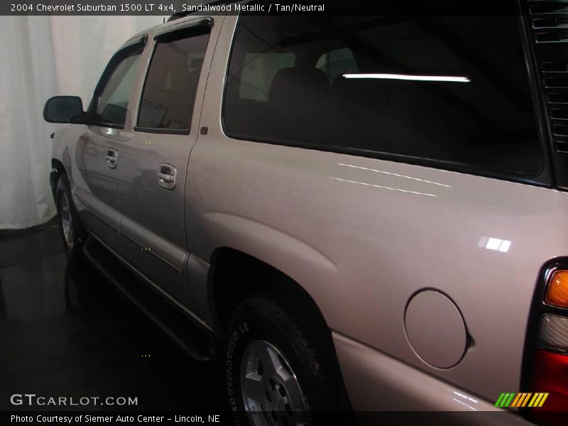 Sandalwood Metallic / Tan/Neutral 2004 Chevrolet Suburban 1500 LT 4x4