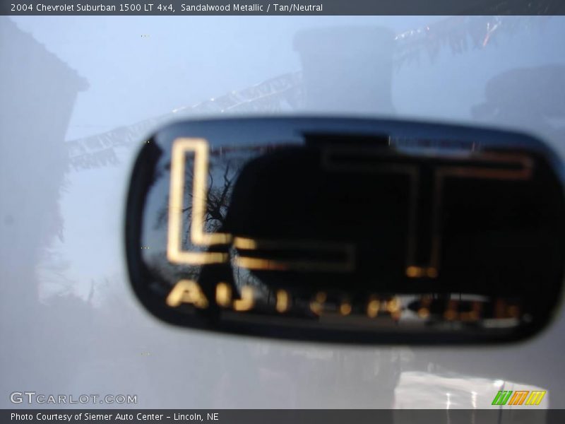 Sandalwood Metallic / Tan/Neutral 2004 Chevrolet Suburban 1500 LT 4x4