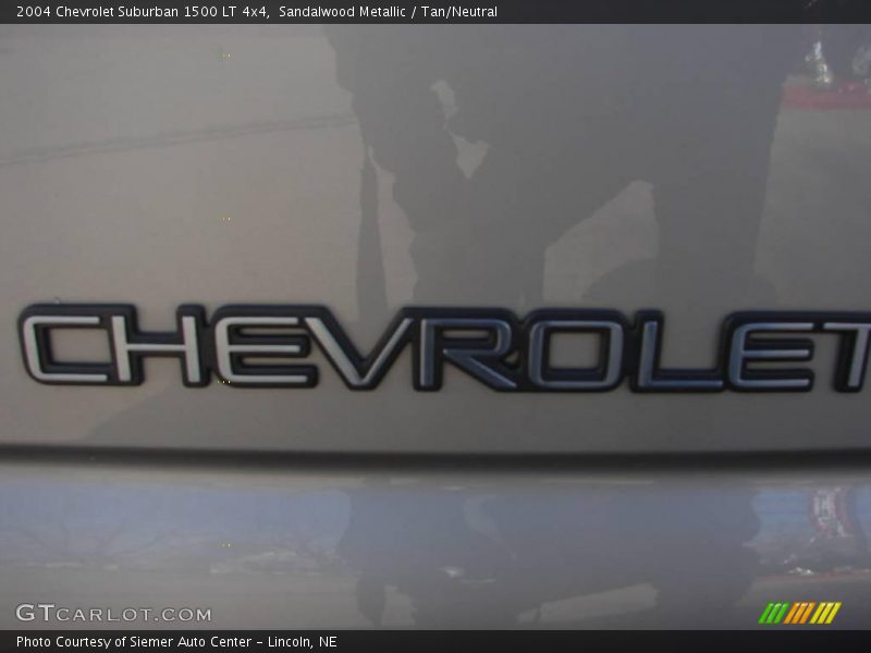 Sandalwood Metallic / Tan/Neutral 2004 Chevrolet Suburban 1500 LT 4x4