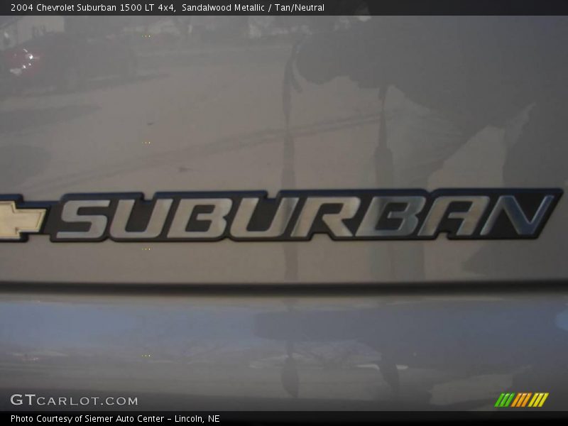 Sandalwood Metallic / Tan/Neutral 2004 Chevrolet Suburban 1500 LT 4x4