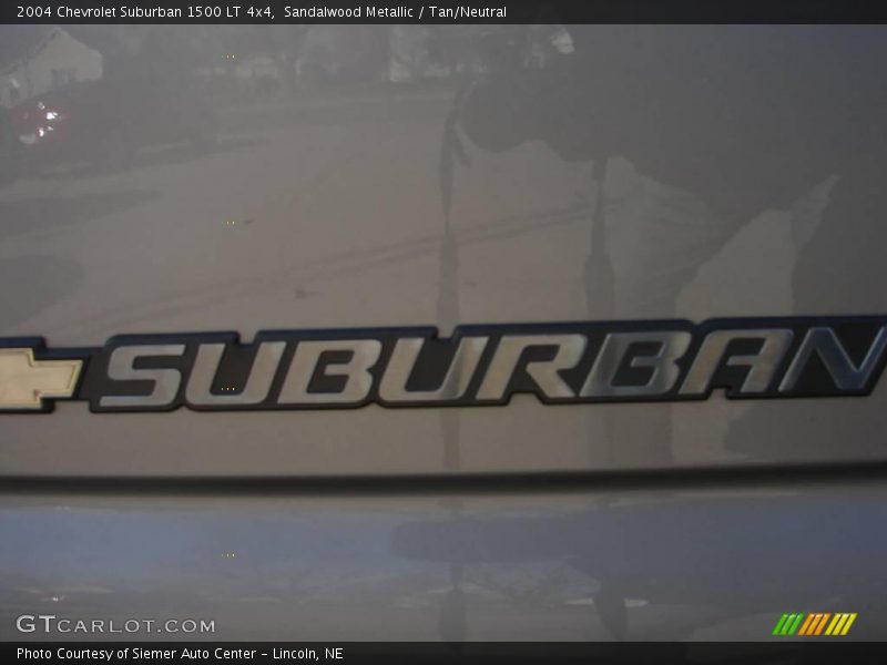 Sandalwood Metallic / Tan/Neutral 2004 Chevrolet Suburban 1500 LT 4x4