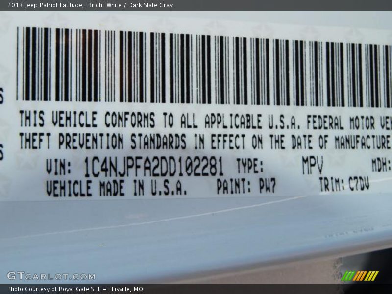 Bright White / Dark Slate Gray 2013 Jeep Patriot Latitude
