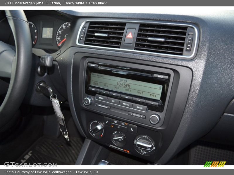 Candy White / Titan Black 2011 Volkswagen Jetta SE Sedan