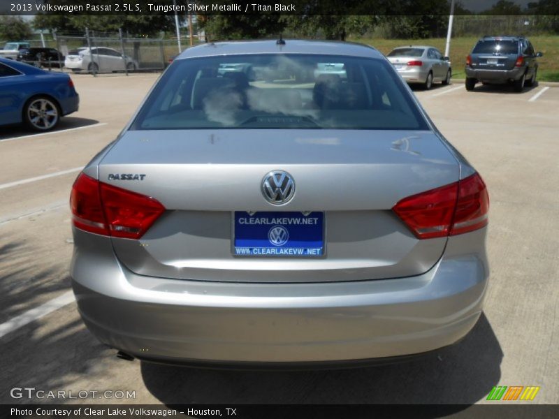 Tungsten Silver Metallic / Titan Black 2013 Volkswagen Passat 2.5L S