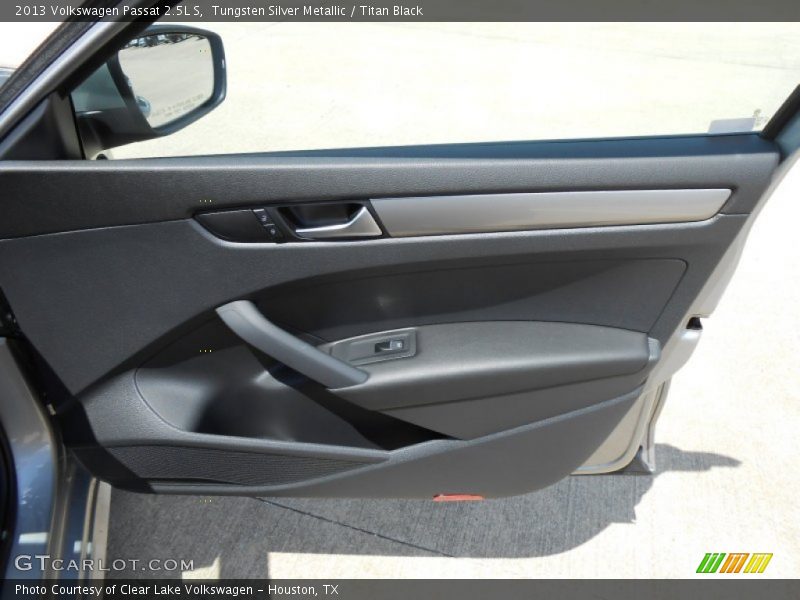 Tungsten Silver Metallic / Titan Black 2013 Volkswagen Passat 2.5L S