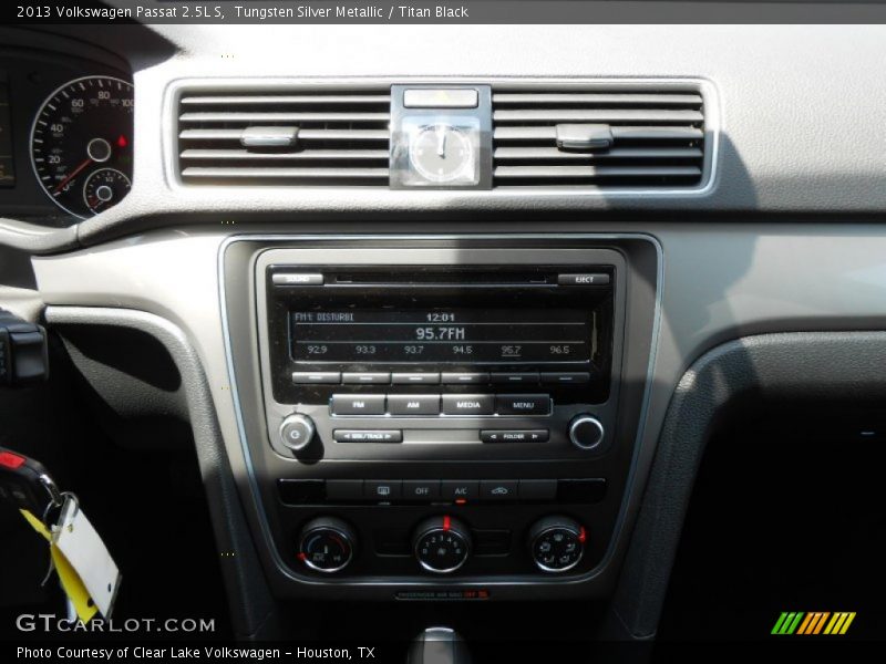 Tungsten Silver Metallic / Titan Black 2013 Volkswagen Passat 2.5L S