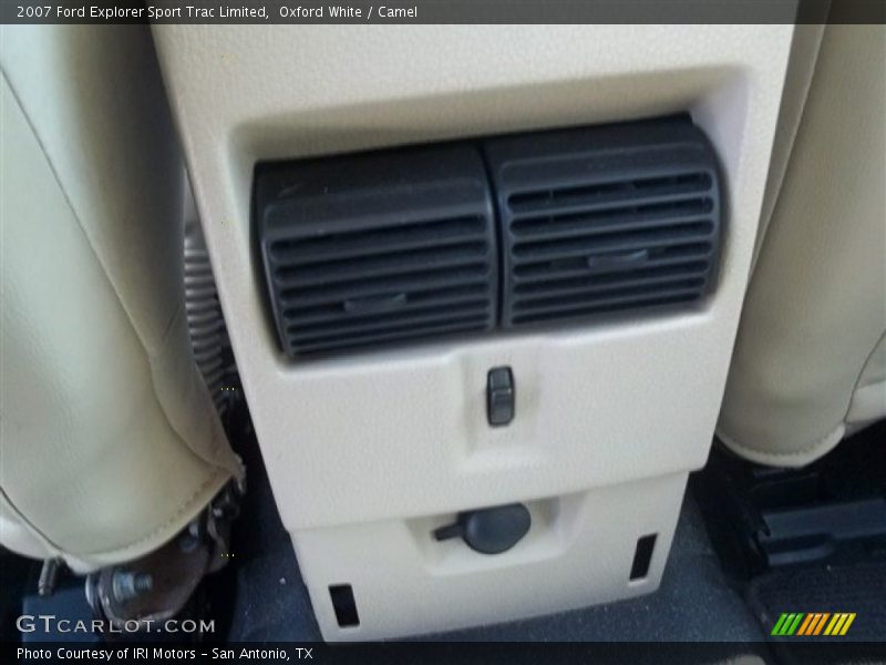 Oxford White / Camel 2007 Ford Explorer Sport Trac Limited