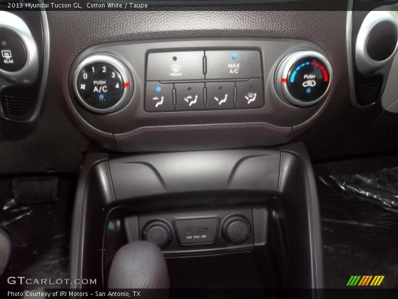 Cotton White / Taupe 2013 Hyundai Tucson GL
