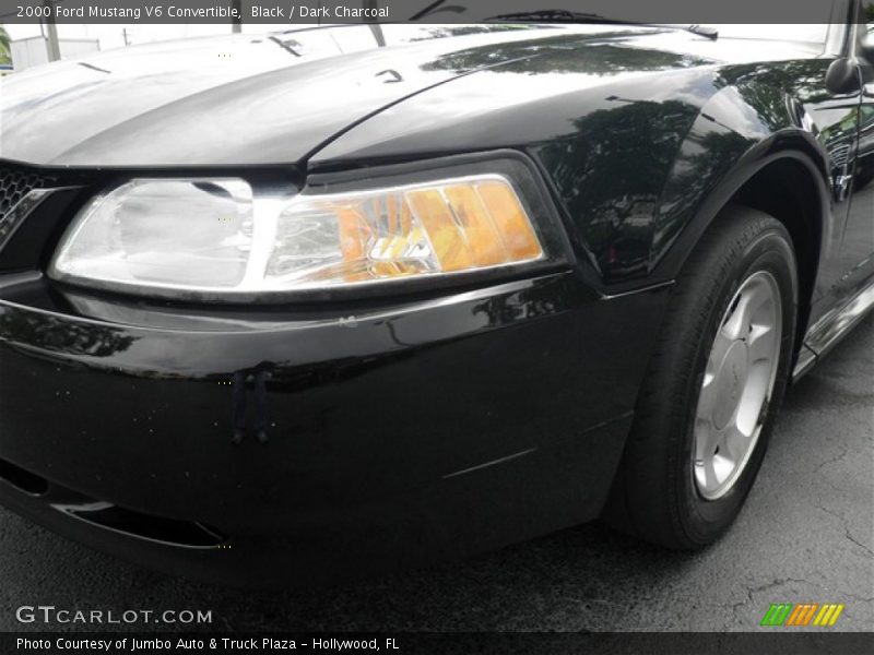 Black / Dark Charcoal 2000 Ford Mustang V6 Convertible