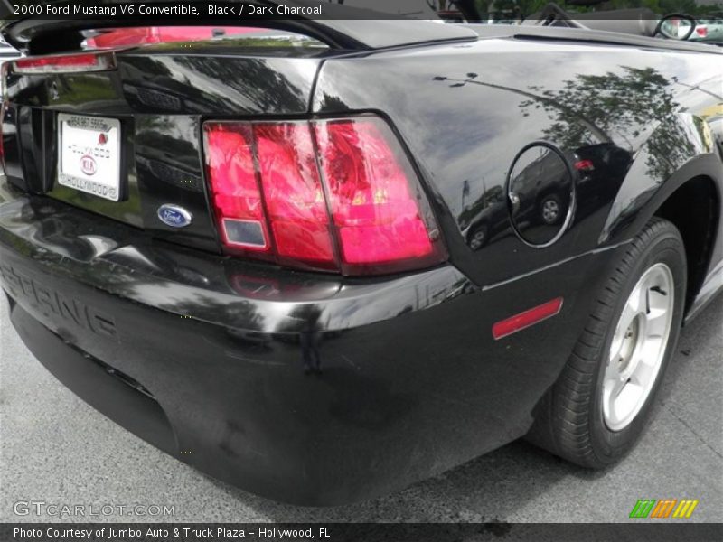 Black / Dark Charcoal 2000 Ford Mustang V6 Convertible