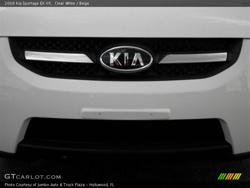 Clear White / Beige 2009 Kia Sportage EX V6