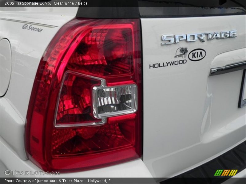 Clear White / Beige 2009 Kia Sportage EX V6