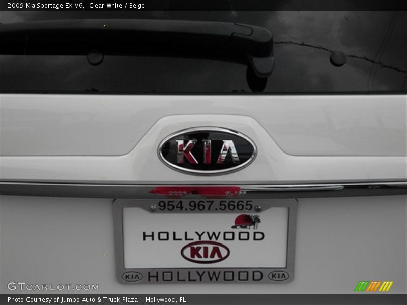 Clear White / Beige 2009 Kia Sportage EX V6