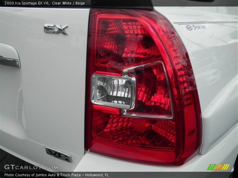 Clear White / Beige 2009 Kia Sportage EX V6