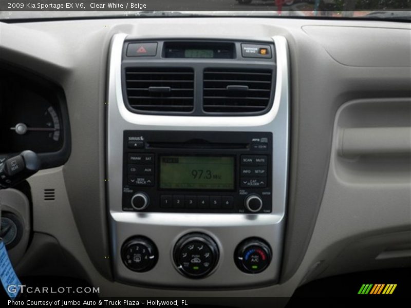 Clear White / Beige 2009 Kia Sportage EX V6