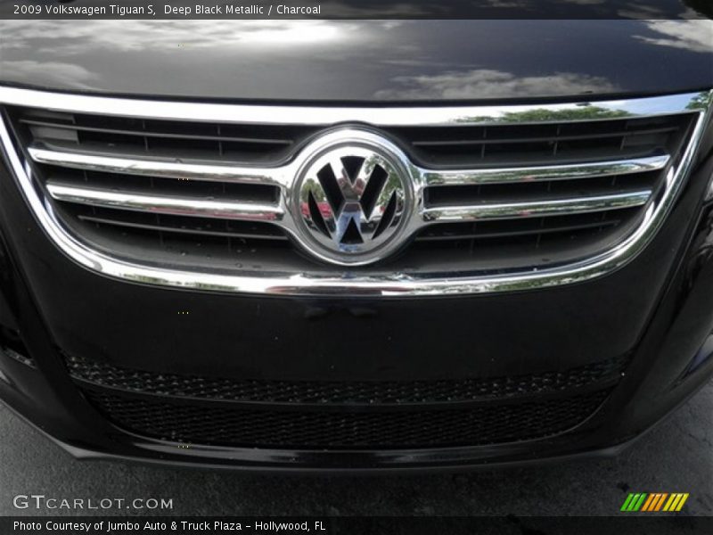 Deep Black Metallic / Charcoal 2009 Volkswagen Tiguan S