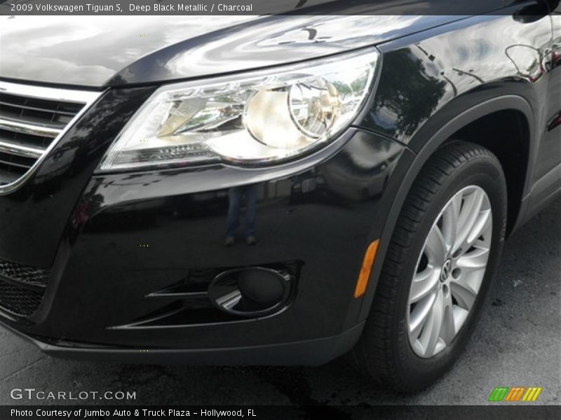 Deep Black Metallic / Charcoal 2009 Volkswagen Tiguan S