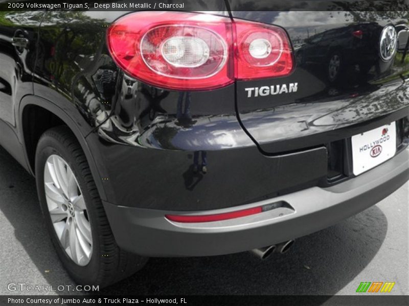 Deep Black Metallic / Charcoal 2009 Volkswagen Tiguan S
