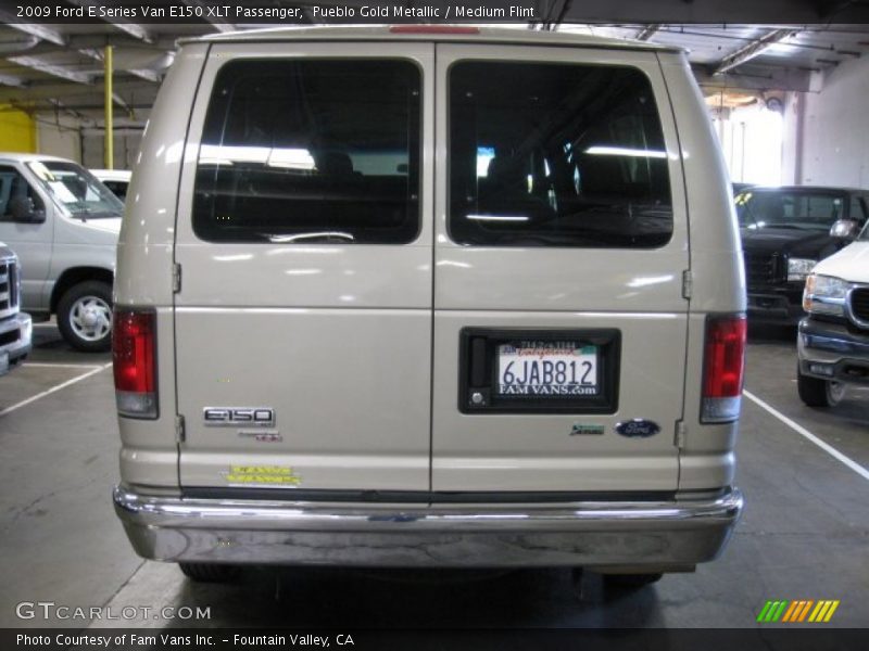 Pueblo Gold Metallic / Medium Flint 2009 Ford E Series Van E150 XLT Passenger