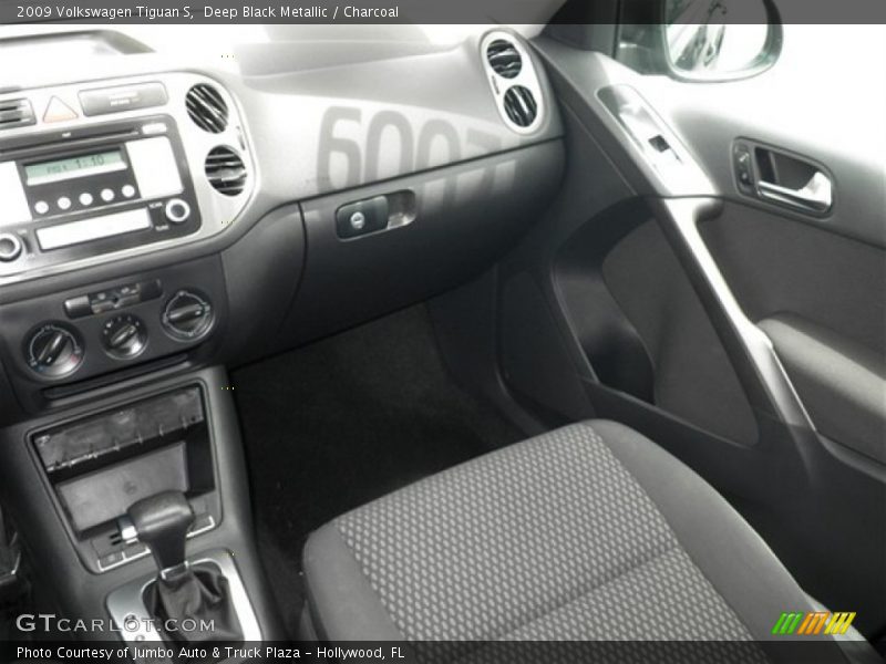 Deep Black Metallic / Charcoal 2009 Volkswagen Tiguan S