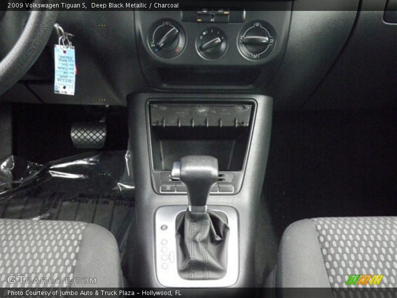 Deep Black Metallic / Charcoal 2009 Volkswagen Tiguan S
