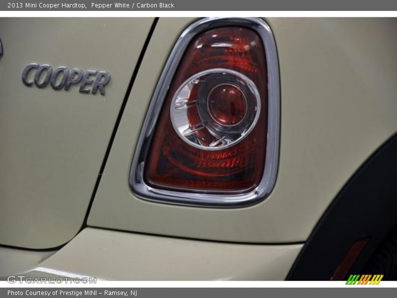 Pepper White / Carbon Black 2013 Mini Cooper Hardtop