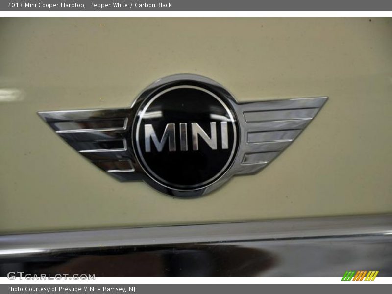 Pepper White / Carbon Black 2013 Mini Cooper Hardtop