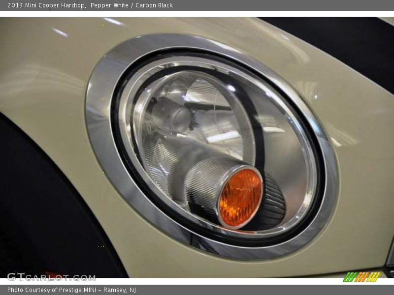 Pepper White / Carbon Black 2013 Mini Cooper Hardtop