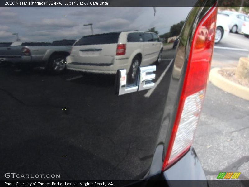Super Black / Cafe Latte 2010 Nissan Pathfinder LE 4x4