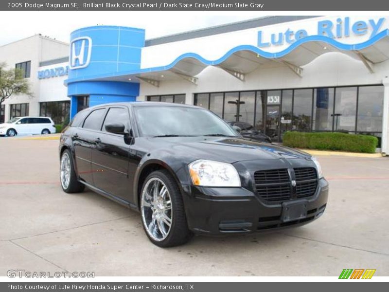 Brilliant Black Crystal Pearl / Dark Slate Gray/Medium Slate Gray 2005 Dodge Magnum SE