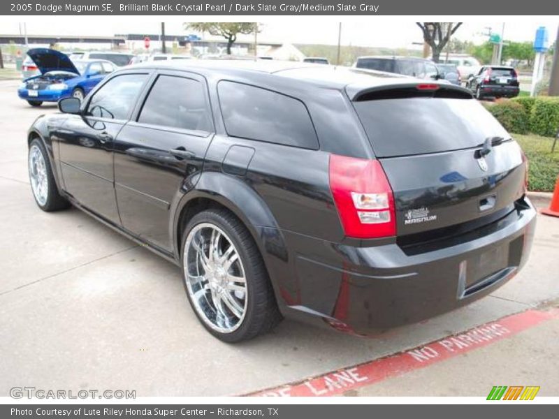 Brilliant Black Crystal Pearl / Dark Slate Gray/Medium Slate Gray 2005 Dodge Magnum SE