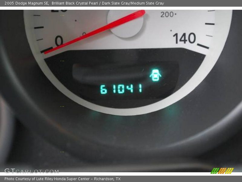 Brilliant Black Crystal Pearl / Dark Slate Gray/Medium Slate Gray 2005 Dodge Magnum SE