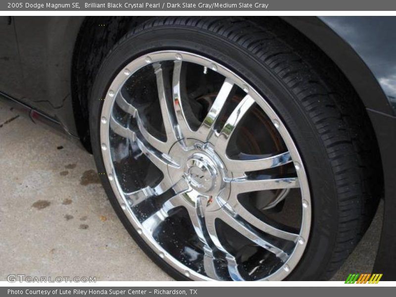 Brilliant Black Crystal Pearl / Dark Slate Gray/Medium Slate Gray 2005 Dodge Magnum SE