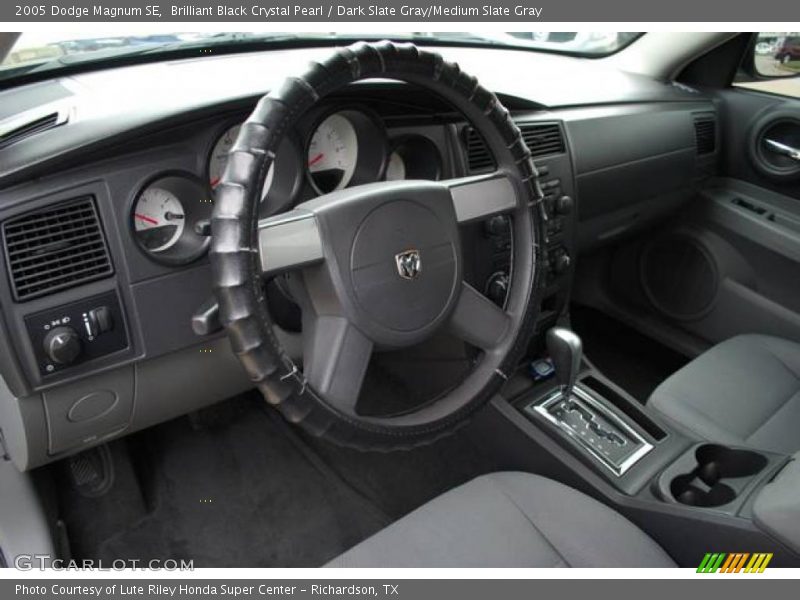 Brilliant Black Crystal Pearl / Dark Slate Gray/Medium Slate Gray 2005 Dodge Magnum SE