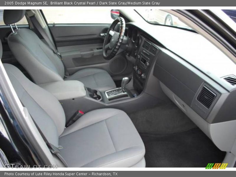 Brilliant Black Crystal Pearl / Dark Slate Gray/Medium Slate Gray 2005 Dodge Magnum SE