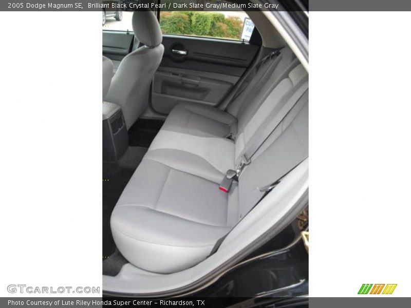 Brilliant Black Crystal Pearl / Dark Slate Gray/Medium Slate Gray 2005 Dodge Magnum SE