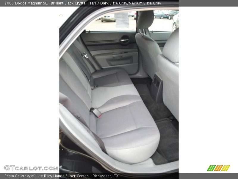 Brilliant Black Crystal Pearl / Dark Slate Gray/Medium Slate Gray 2005 Dodge Magnum SE